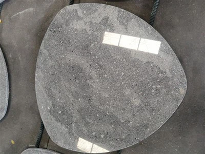 Graniidist laud välitingimustesse