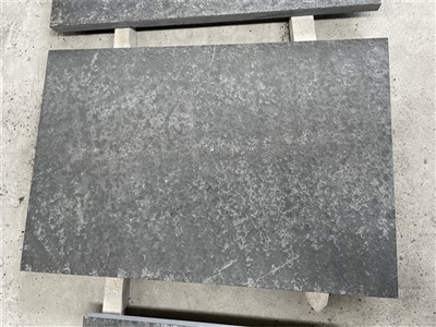 Halli kivi sissesõidutee