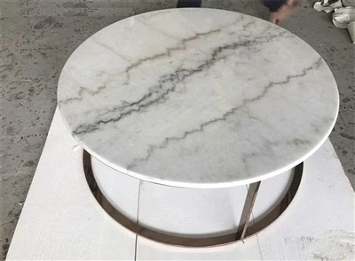 Valgest marmorist ümmargune söögilaud